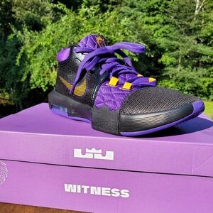 Brand New! Mens Nike Lebron Witness VIII Sneakers!